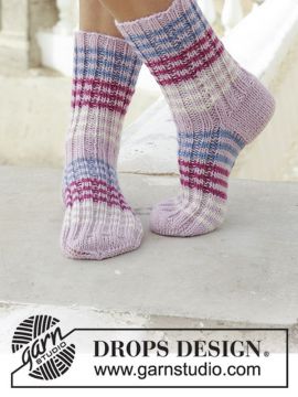 DROPS Berry Waves Socken - Deutschsprachige Anleitung