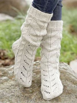 DROPS White Cables and Lace Socken - Deutschsprachige Anleitung